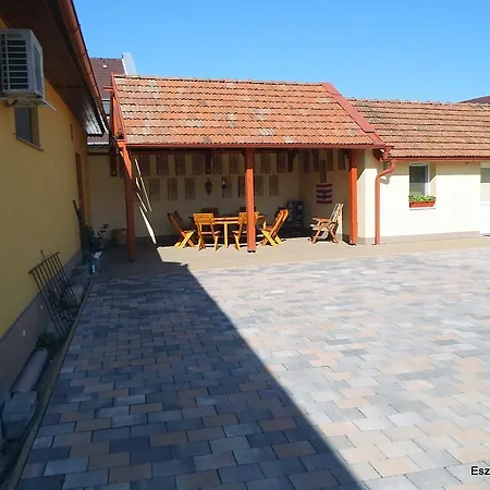 Eszter Guest house