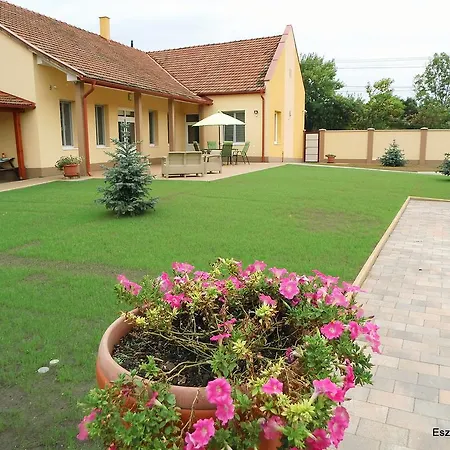 Eszter Guest house