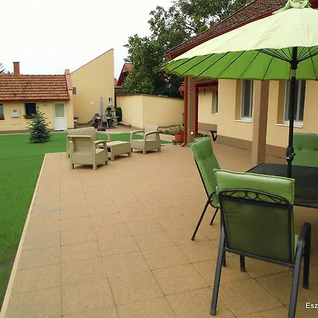 Eszter Guest house *