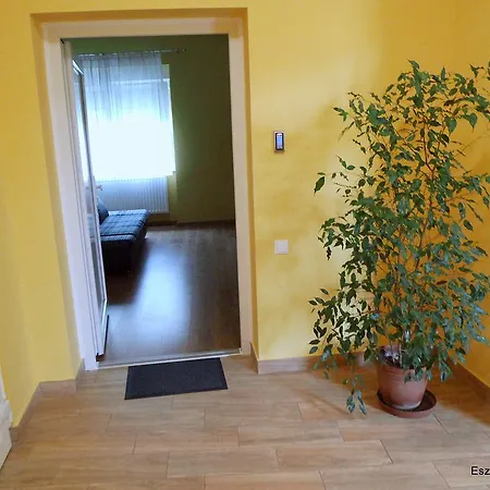 Eszter Guest house *